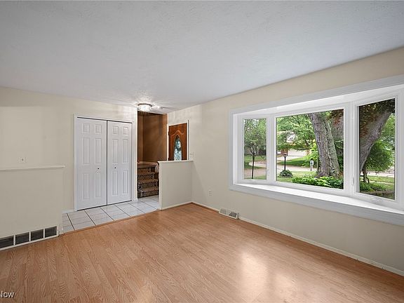 3rd image of 5802 Redwood Ct