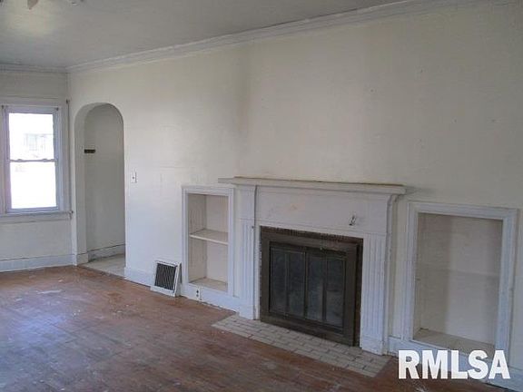 3rd image of 1006 E Corrington Ave