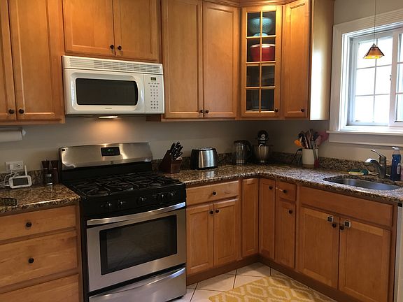 4th image of 424 Broadview Ave