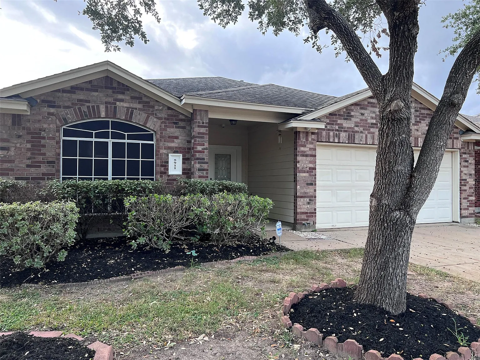 3 bed, 2.0 bath, 1477 sqft, $2,400 — Photo 3