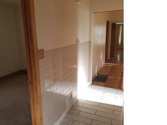 4th image of 12038 S La Salle St #2