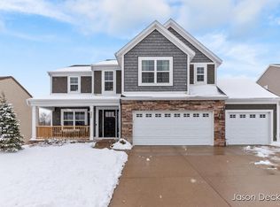 530 Orchard Dr NE, Rockford, MI 49341