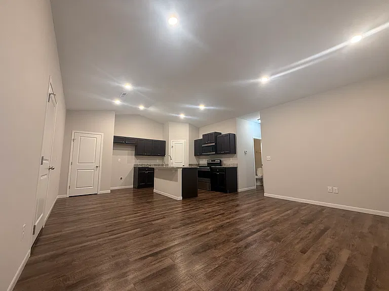1350 N Azena St #1350 — Photo 3
