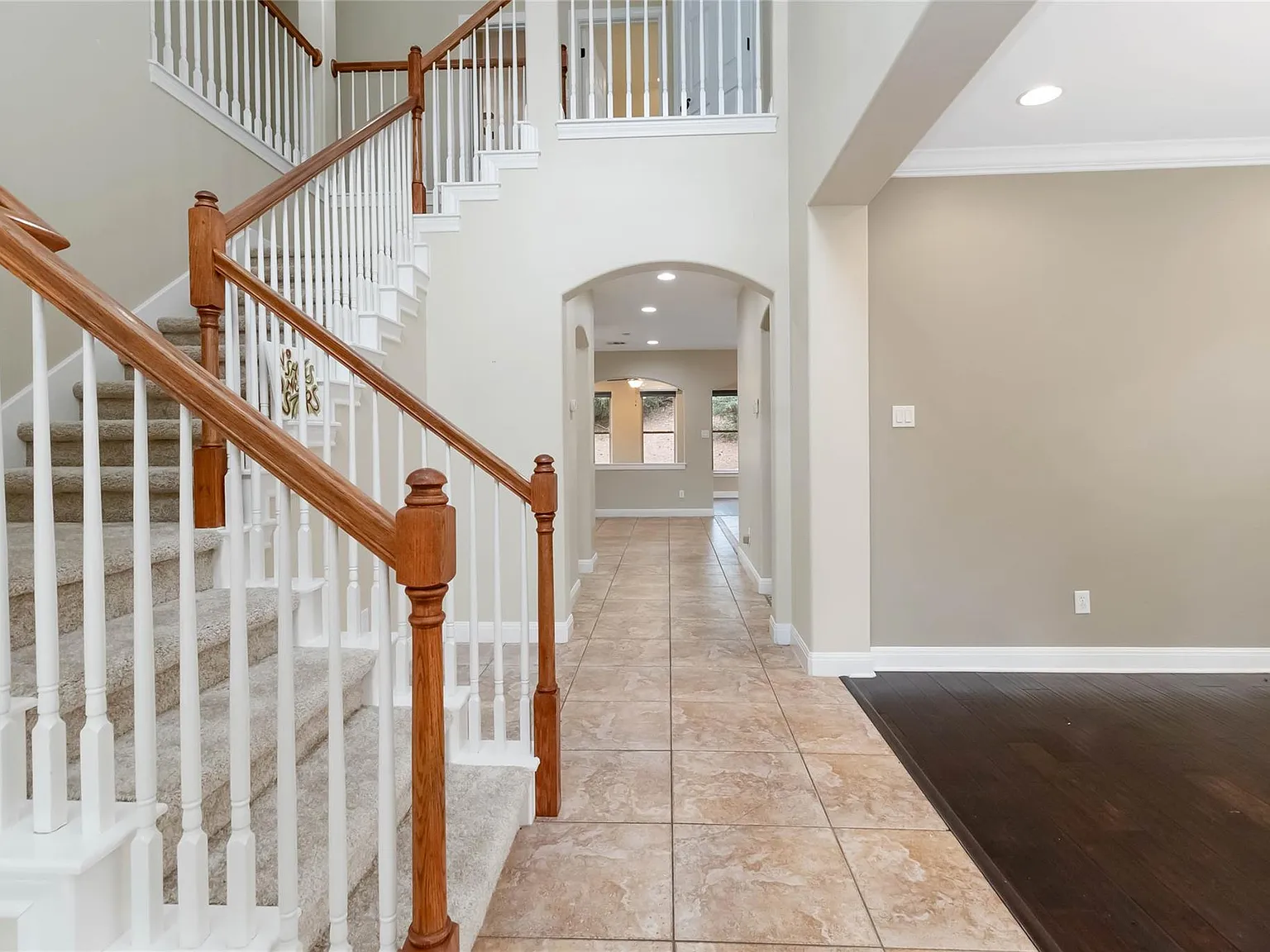 4 bed, 2.5 bath, 2760 sqft, $2,500 — Photo 4