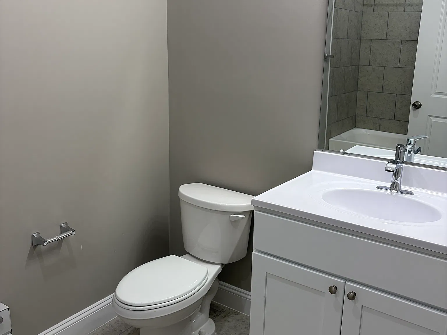2 bed, 850 sqft, $2,300 — Photo 4