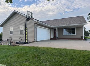 804 W Julian St, Le Grand, IA 50142
