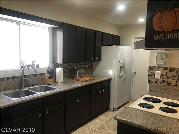 4th image of 816 Fairway Dr