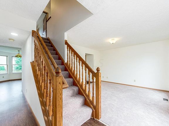 3rd image of 654 Vedette St