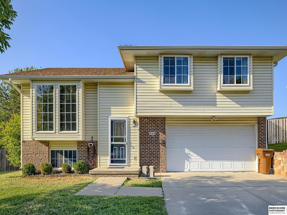 1st image of 724 Grenoble Dr