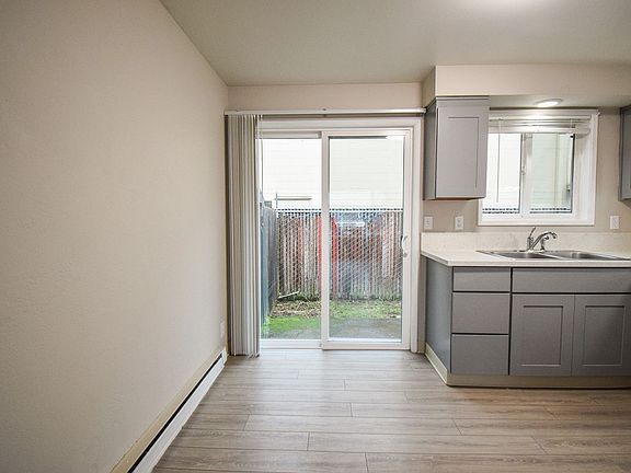 4th image of 883 SE 11th Ave APT 08
