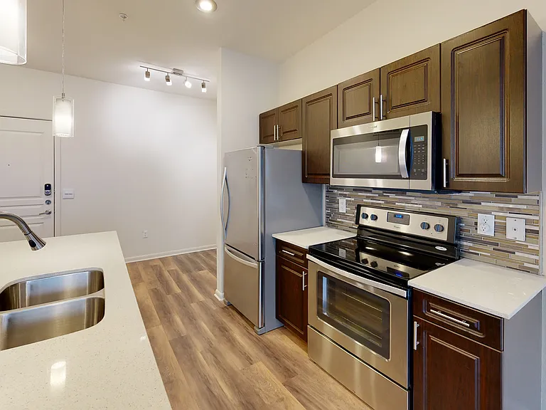 Residences at the Domain — Photo 48