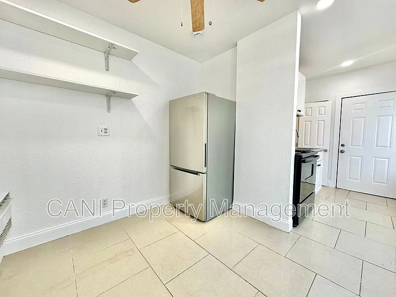 Building Photo - 503 N Ridgewood Ave #1