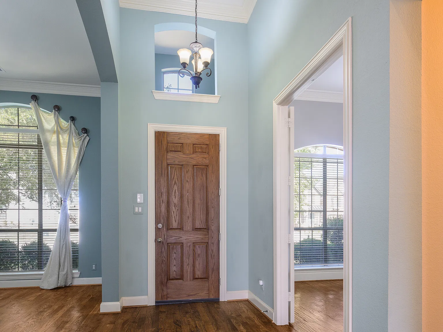 4 bed, 3056 sqft, $3,500 — Photo 2