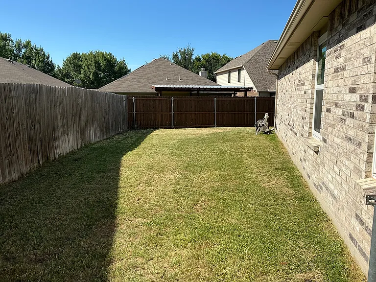 Even the side yard is big