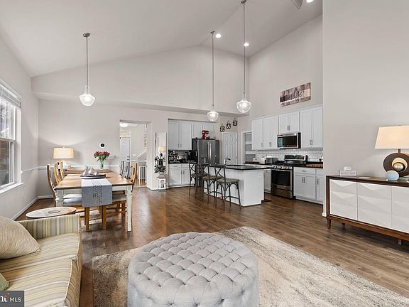 3rd image of 12203 Aster Rd