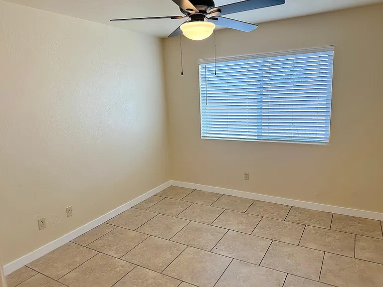 2208 E Farmdale Ave — Photo 21