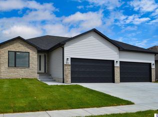 464 Deep Water Dr, Lincoln, NE 68527