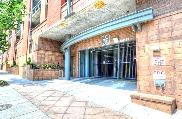 525 E 6th St #308 — Photo 3
