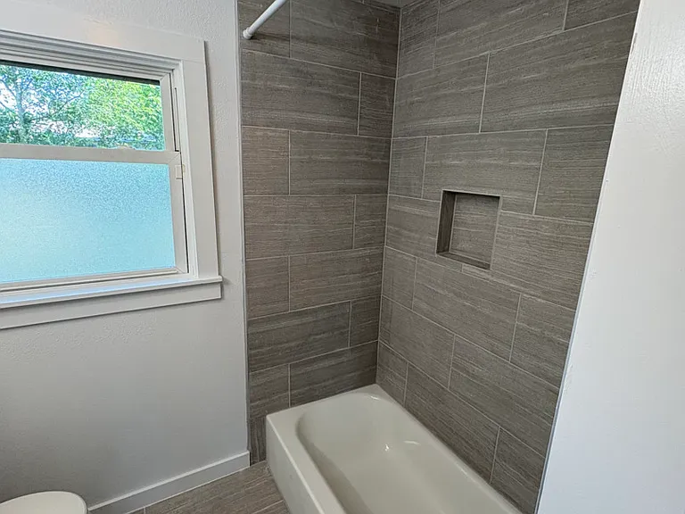 355 Cresham Dr — Photo 14