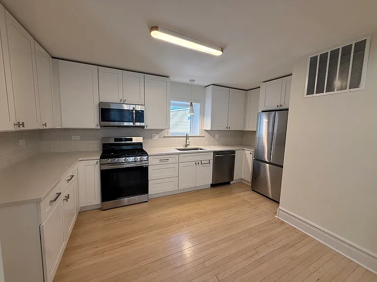 6220 N Magnolia Ave — Photo 1