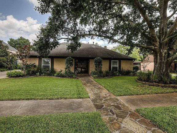2nd image of 2427 Cork Cir