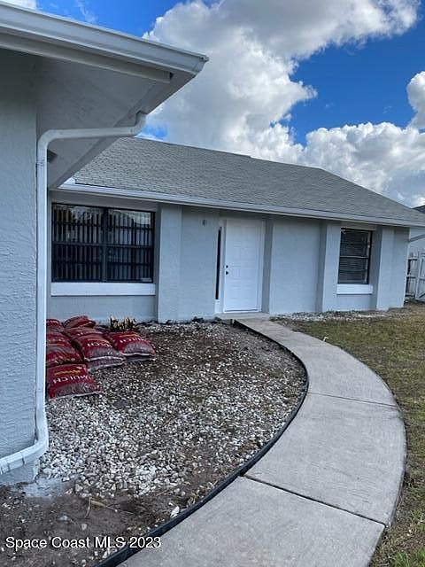 1st image of 811 Lyons Cir NW