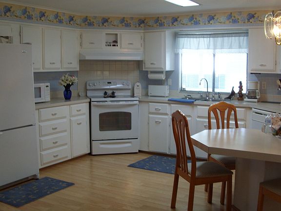 5th image of 606 Oleander Cir