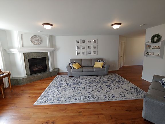 3rd image of 419 N Knapman Ave