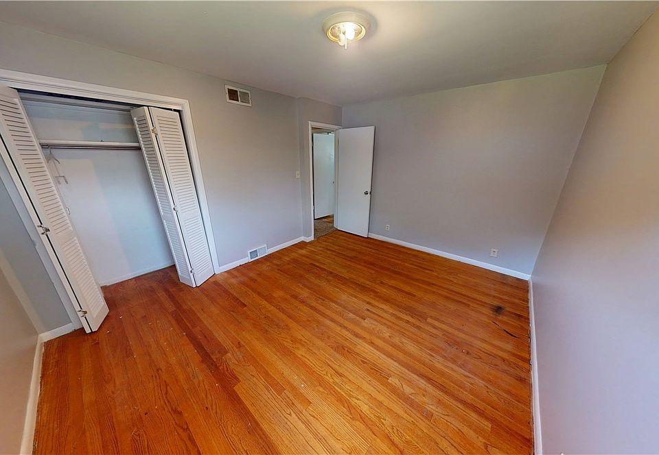 31st image of 1635 Robinson St