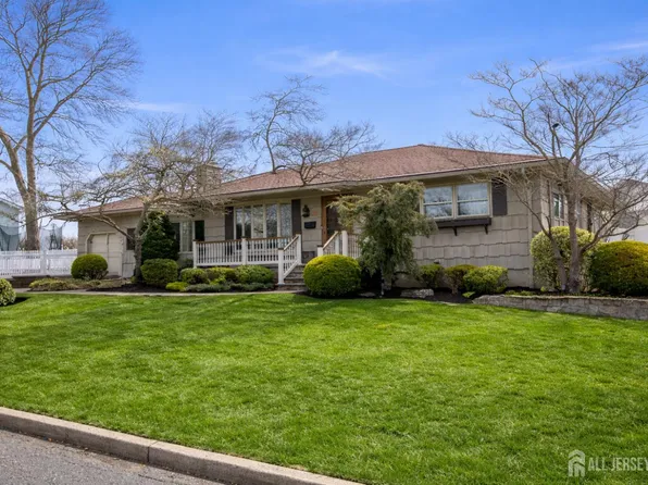 34 Douglas St, Sayreville, NJ 08872