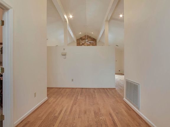 3rd image of 105 Bendamere Dr