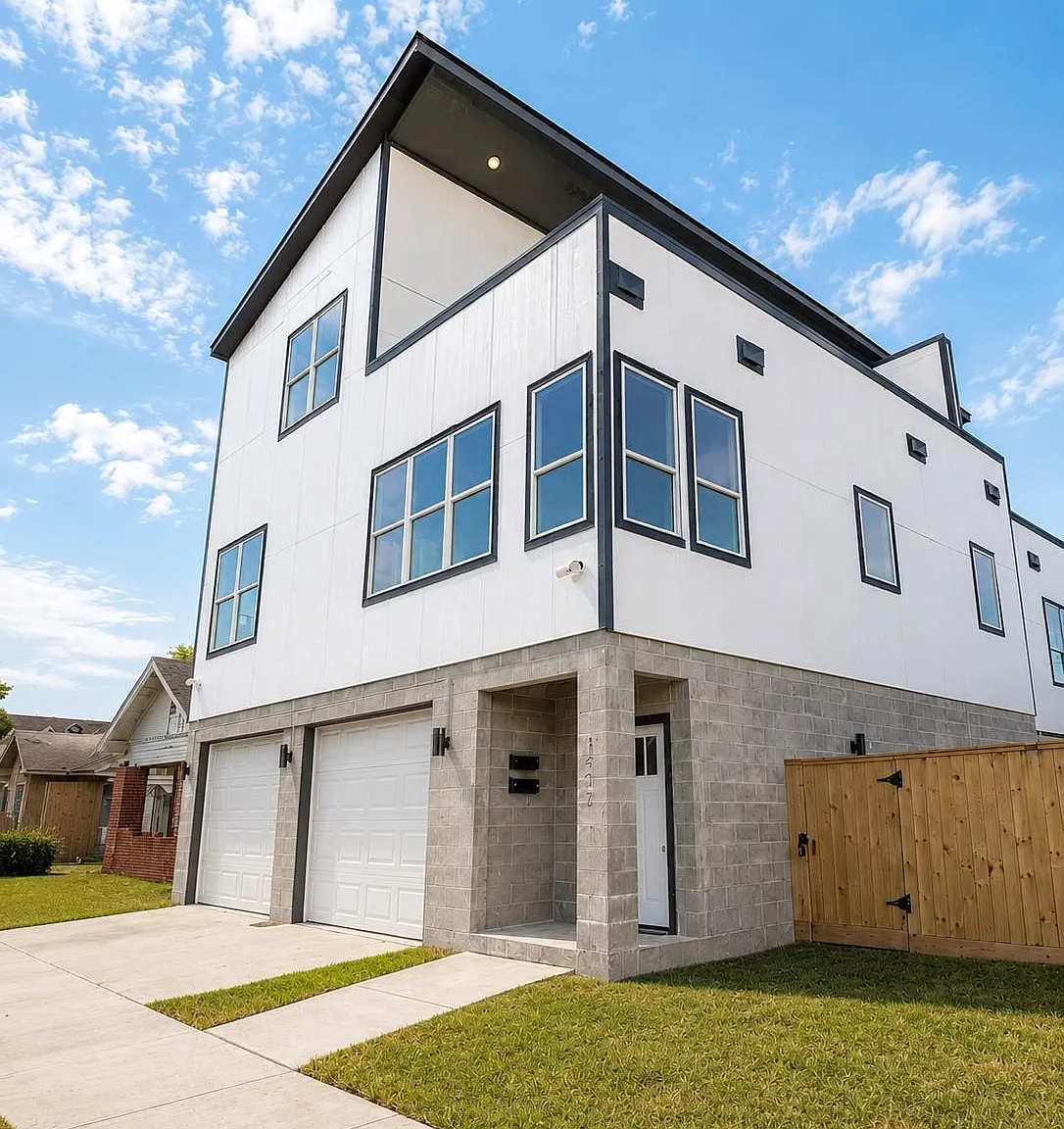 3 bed, 2.0 bath, 1500 sqft, $2,925 — Photo 2