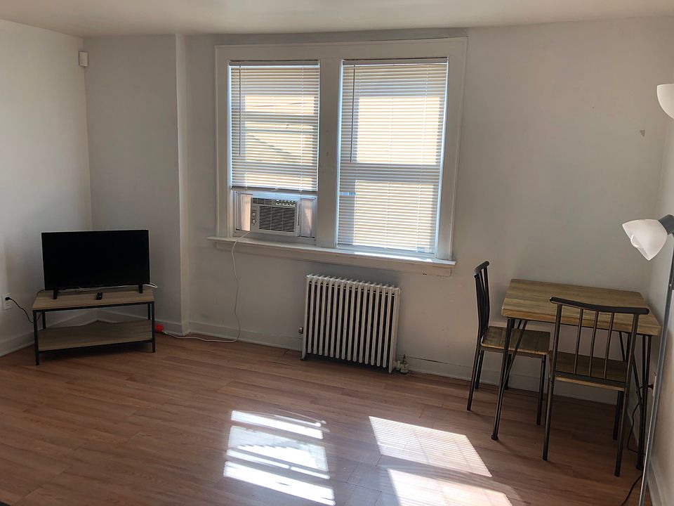 1st image of 370 E 18th St APT 4