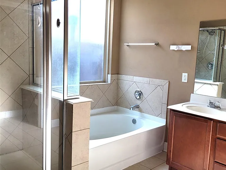 24015 Buffalo Cove Ln — Photo 14