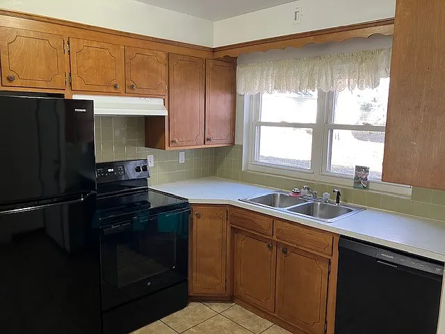 308 Hamlin St #B — Photo 8