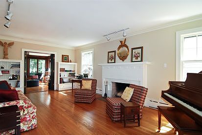 3rd image of 826 N Oak Park Ave