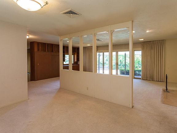 5th image of 935 Sierra Vista Dr