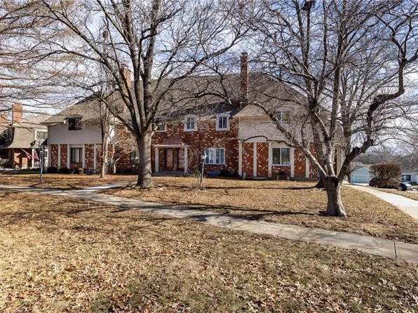 8305 NW Waukomis Dr, Kansas City, MO 64151