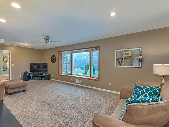3rd image of 959 Collindale Ave NW