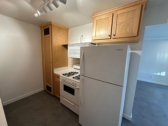 5th image of 3801 Centre St APT B