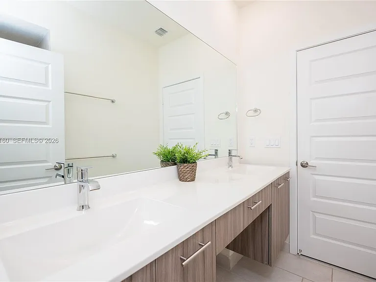 4640 SW 84th Ave #12 — Photo 25