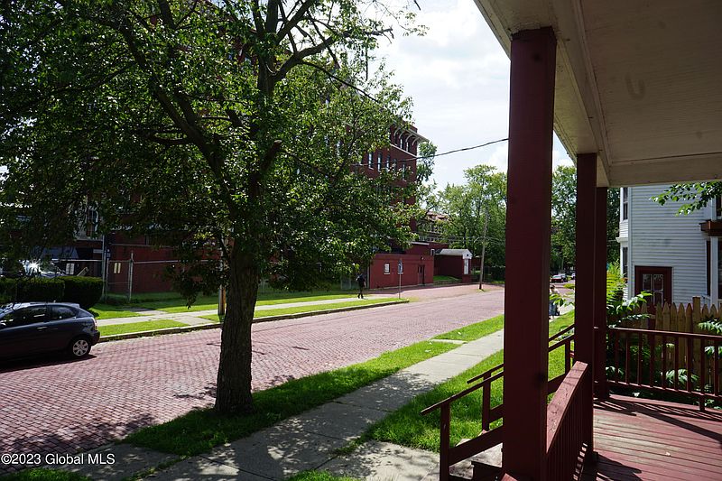 5th image of 24 W Lawrence Street