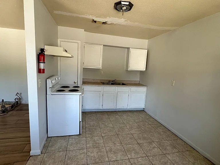 6802 Sayers St #10 — Photo 9