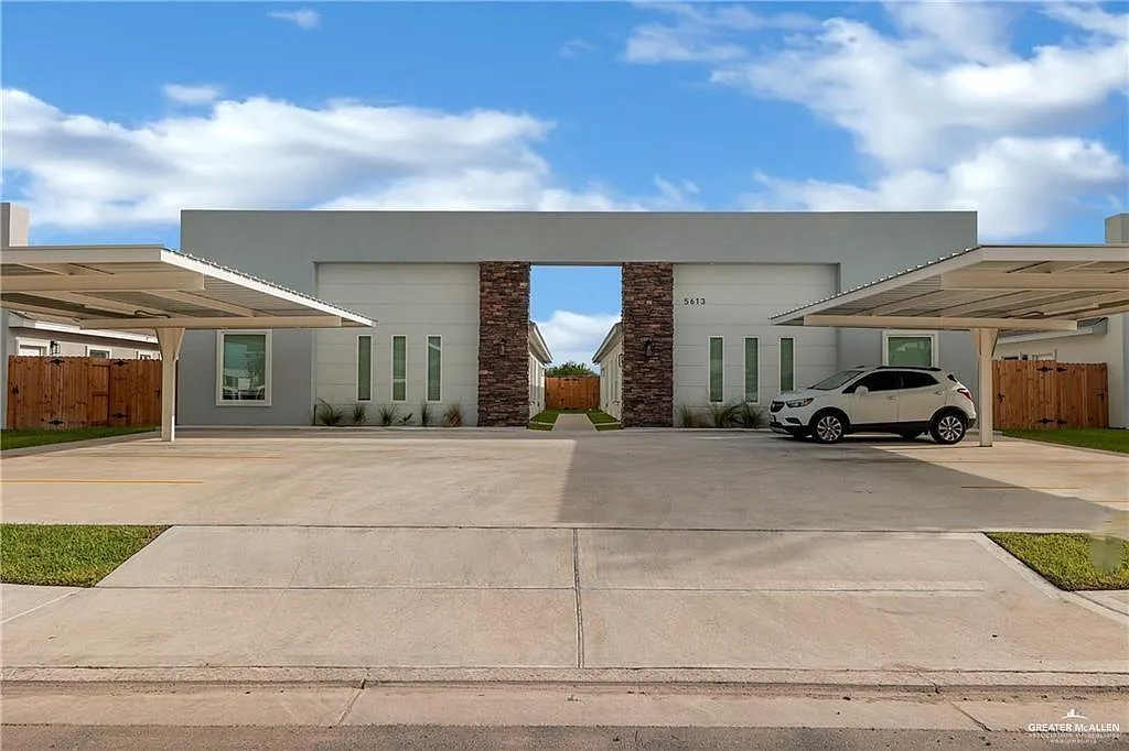 2 bed, 2.0 bath, 748 sqft, $1,150 — Photo 2