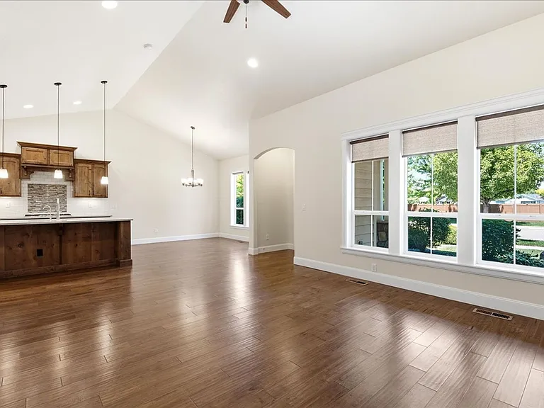 1415 E Summerheights Dr — Photo 10