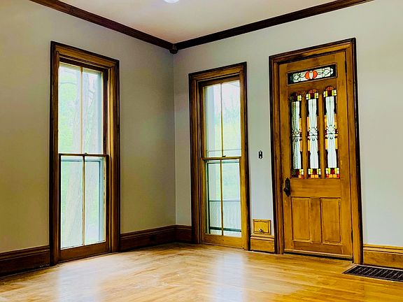 3rd image of 3653 Archer Ave #1