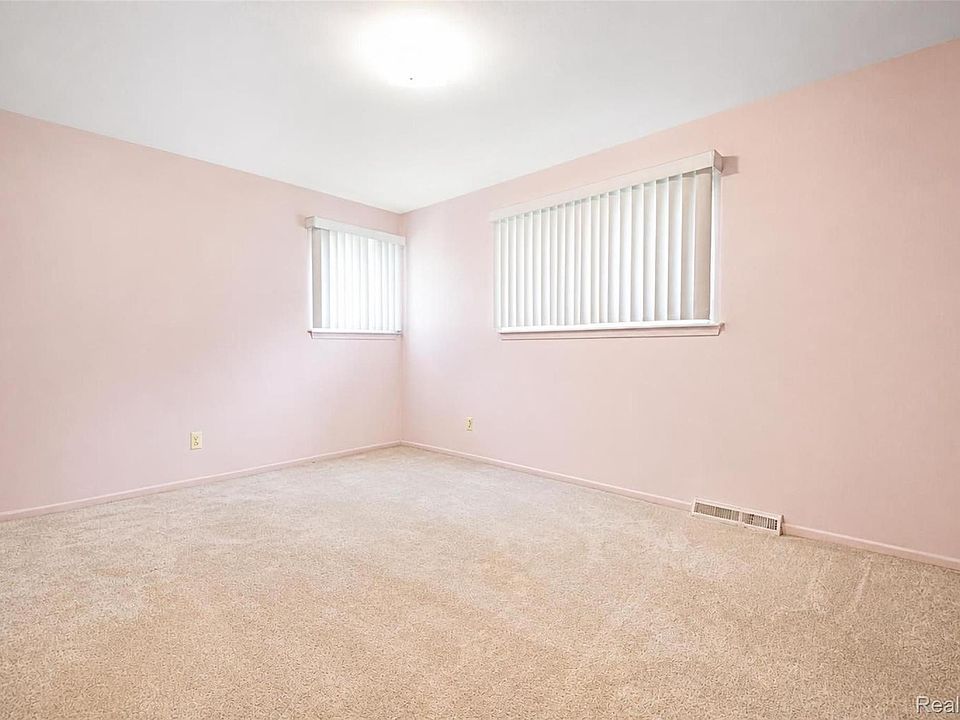 7677 Terri Dr, photo 9