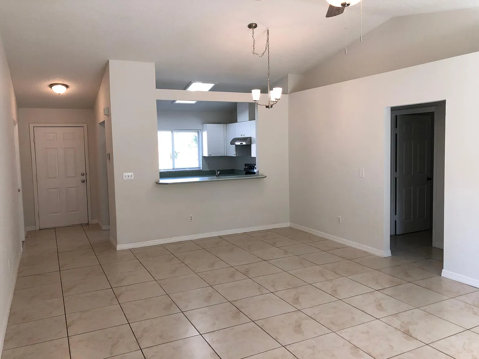 3 bed, 1410 sqft, $1,800 — Photo 2