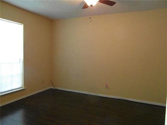 3rd image of 1414 Glouchester Dr
