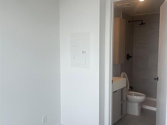 4th image of 108 Peter St #5101